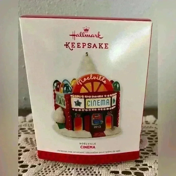 Hallmark Keepsakes 2013 Cinema- 8th in Noelville Series NEW Christmas Ornament - Picture 1 of 8